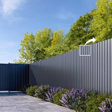 Как выбрать забор из профлиста для вашего участка